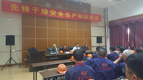 生产副总魏志刚发表讲话 生产副总魏志刚发表讲话